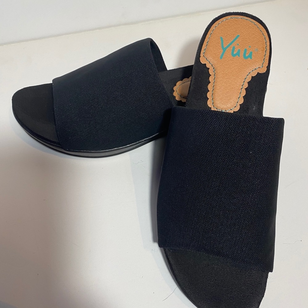 Size 8 Yuu Sandals - Picture 2 of 6